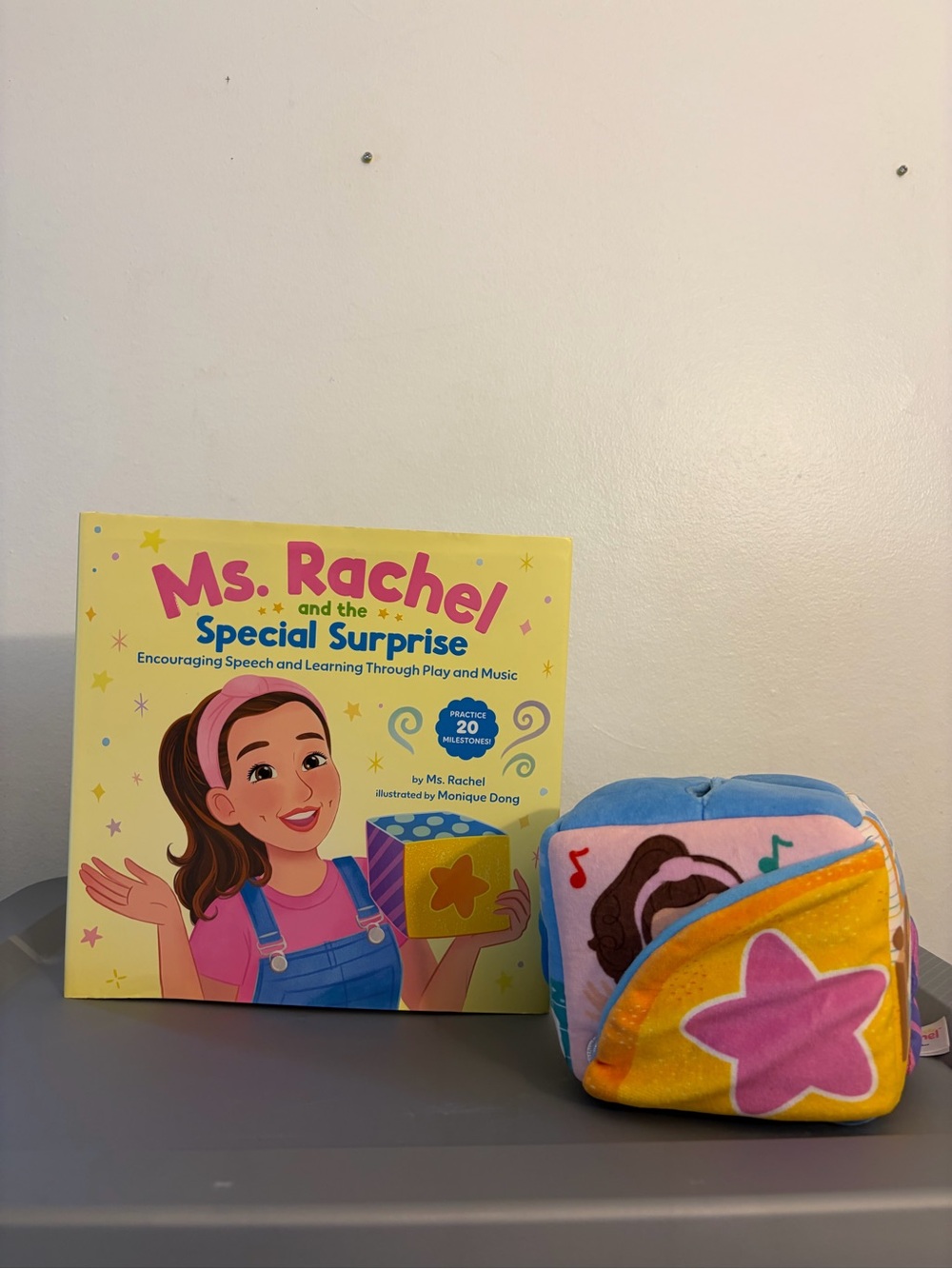 Ms. Rachel Special Surprise Book & Plush Surprise Cube